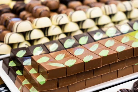 مطلوب عاملات لمصنع شوكولاتة في منطقة الرملة